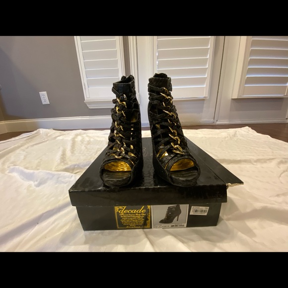 Baby Phat Jicarilla Black & Gold 4in heel bootie - Picture 6 of 7